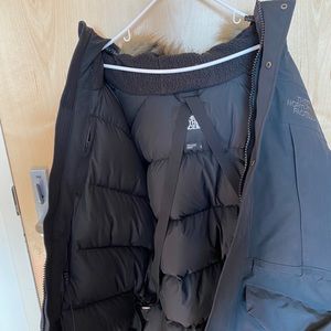 Weather resistant Parka. NORTH FACE